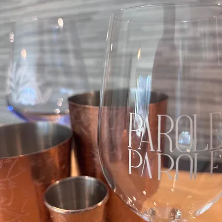 アパート Paroles Paroles Holidays